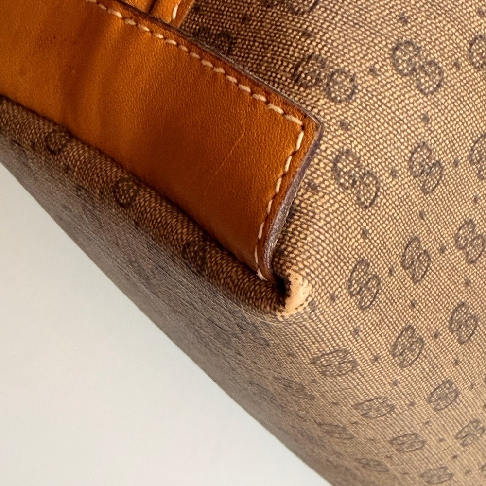 Gucci Micro GG Pouch/Clutch - Picture 9 of 15